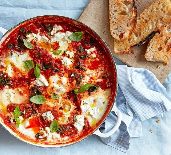 Baked Eggs With Spinach and Tomato